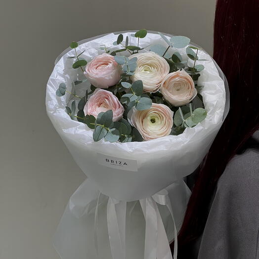 Моно ранункулюсы с эвкалиптом