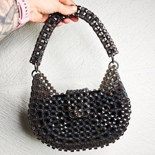 Сумочка "хобо" из сверкающих бусин