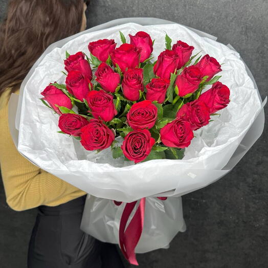 21 роза праздничная