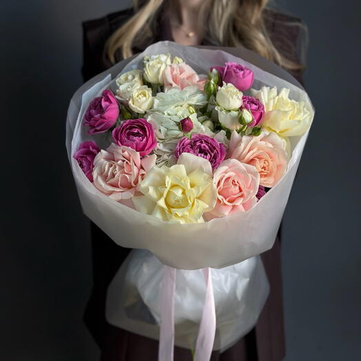 Author's bouquet with hydrangea and peony rose "Crimson dreams"