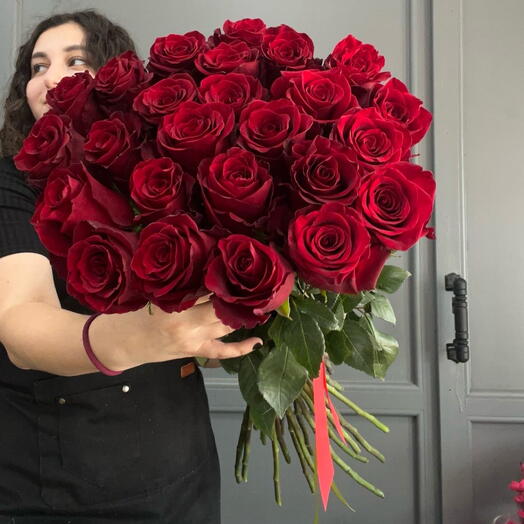 Букет из 25 алых роз