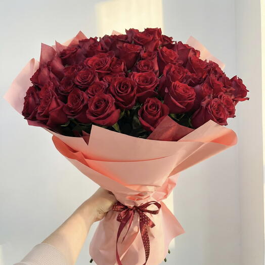 Букет из 51 метровой розы цвета Бордо