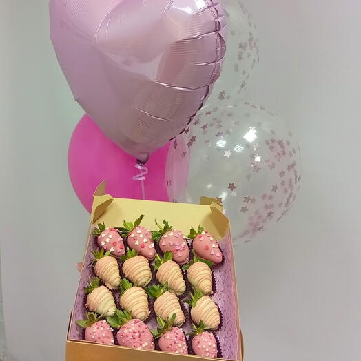 Клубника с воздушными шарами