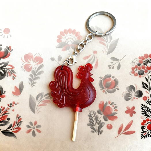 Брелок ручной работы «Петушок» — яркий акцент в русском стиле