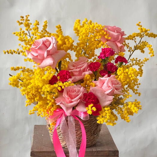 Композиция с ароматной мимозой