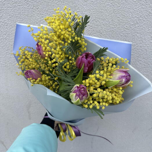 Букет тюльпанов и мимоза