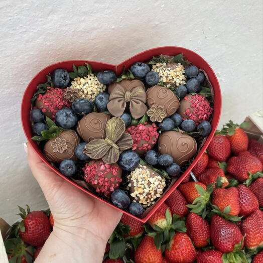 Клубника в молочном шоколаде, Сердце