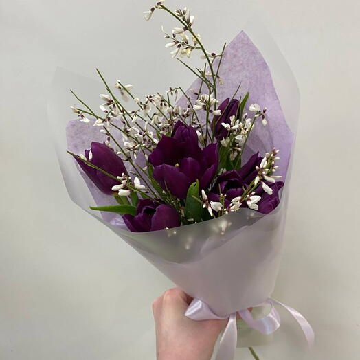 Тюльпаны с генистой 9 шт