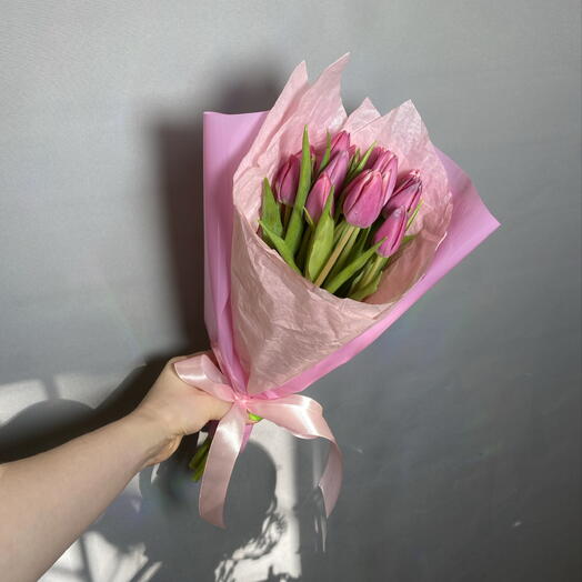 Нежный Букет из 13 Розовых Тюльпанов