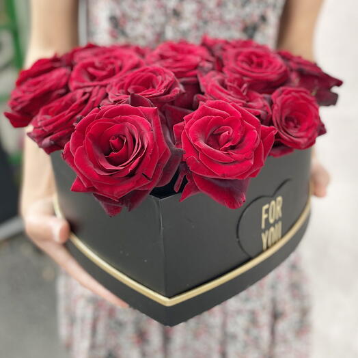18 Red Roses in a black box
