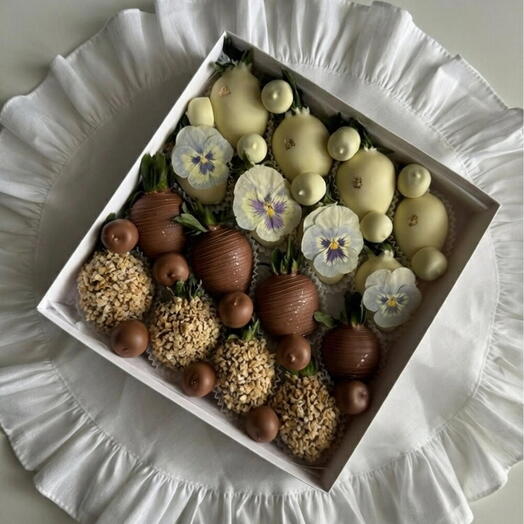 White Chocolate Strawberry Bloom Box