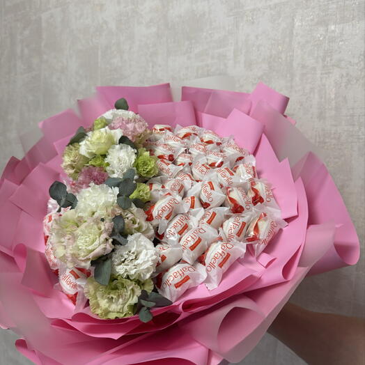 Розовый букет из Raffaello