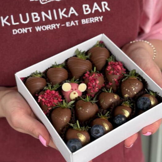 Набор клубники в шоколаде Мини Klubnika Bar с медвежонком