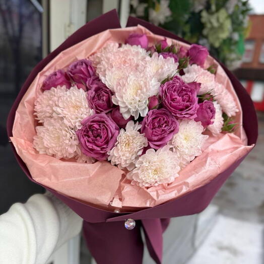 Букет с кустовыми пионовидными розами