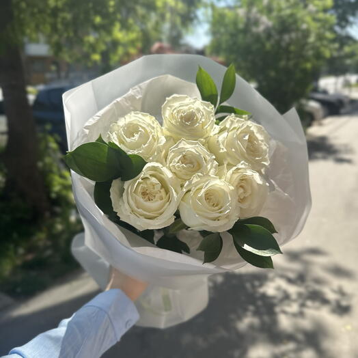 Букет белых пионовидных роз