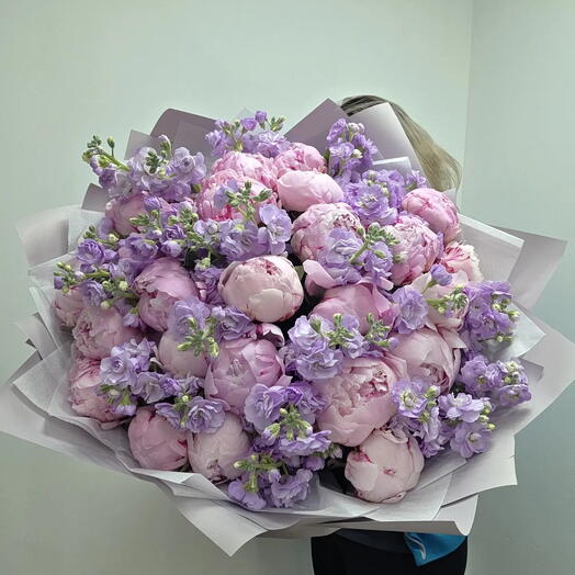 Букет пион, маттиола кустовая peony