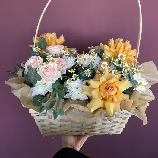Корзина с французскими розами