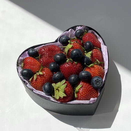 «Ягодное сердце» 🫐 🍓 Спелая клубника / голубика в подарок