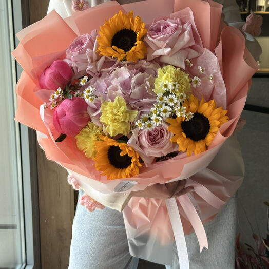 🌻Дофаминовый букет яркий: подсолнухи, ромашка, гортензия, пион