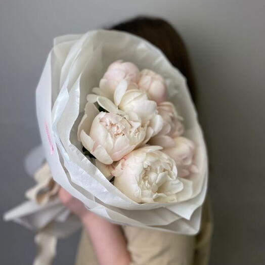 Букет из 7 пионов Gardenia