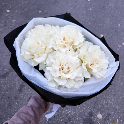 Букет из 5 белых Софи Лорен