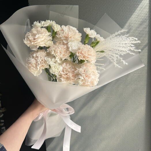 Нежный букет из одноголовых и кустовых диантусов