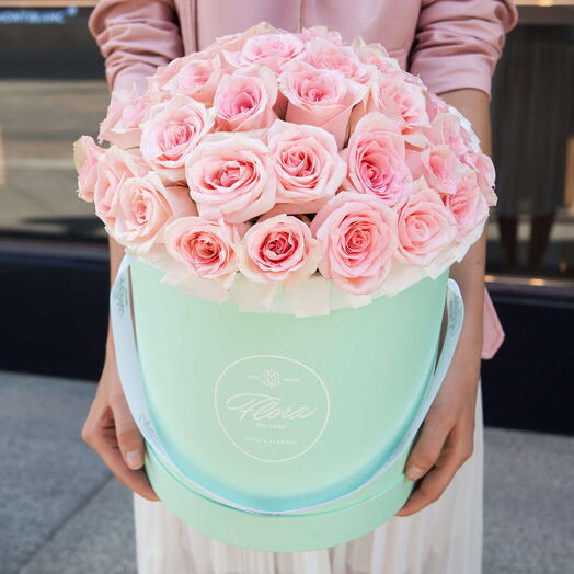 Grand Hatbox with pink roses GREEN