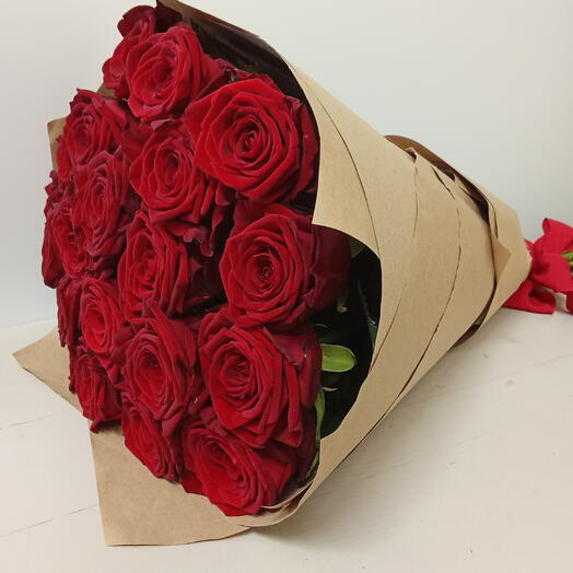 Red Naomi roses 60 cm, 25 pcs