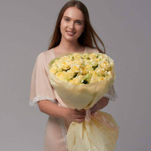 Классический букет из 19 кустовых роз Ольга «Свидание»