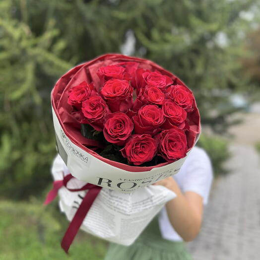 Букет 13 роз сорта Родос