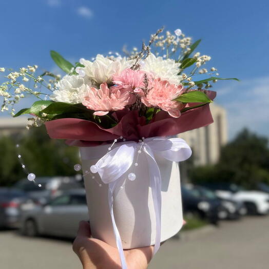Шляпная коробочка с гипсофилой