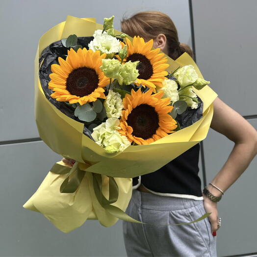 Стойкий букет из Краснодарских подсолнухов 🌻и мохеровых эустом🌸💝