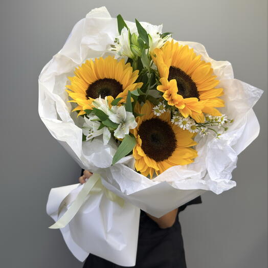 Авторский букет с подсолнухами и альстромерией 🌼