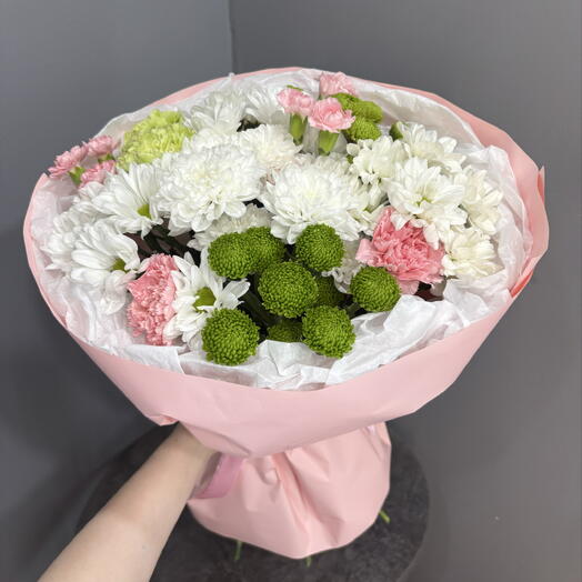 Букет из хризантем, гвоздик