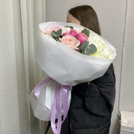 Нежный букет: гортензии,пионовидные розы,гвоздики и эвкалипт подарок для учителя в День знаний