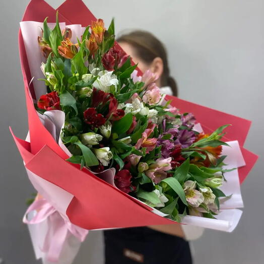 Букет с альстромерией