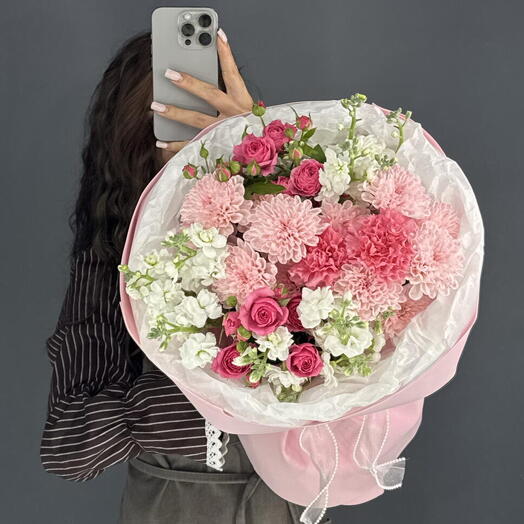 Авторский букет💐кустовая Хризантема, Кустовая Пионовидная роза и Маттиола