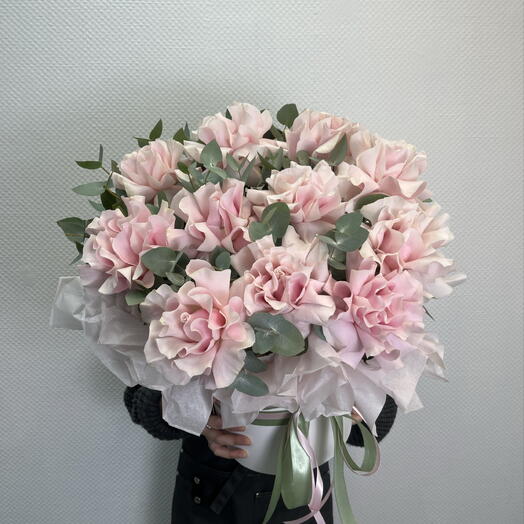 Композиция из 11 ажурных роз