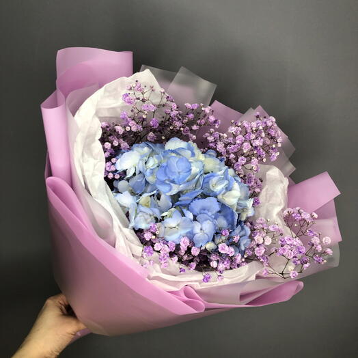 Голубая гортензия с гипсофилой в лавандовой упаковке🌸🌸🌸