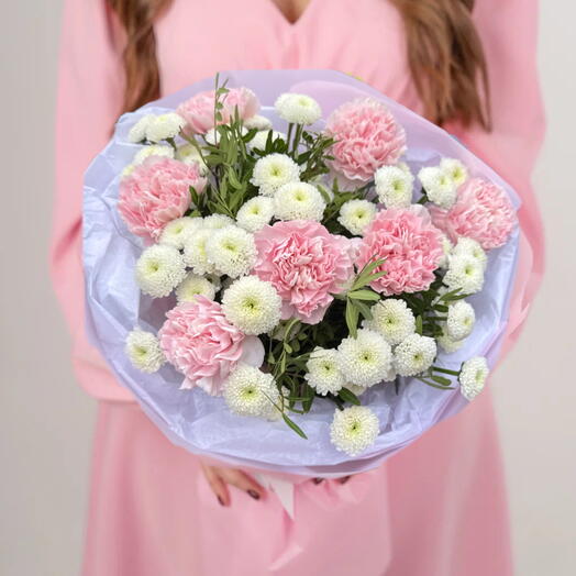 Стойкий букет сантини и диантусы💕