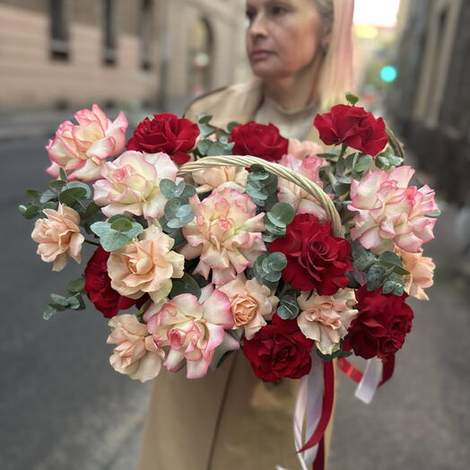 Корзина с французскими розами