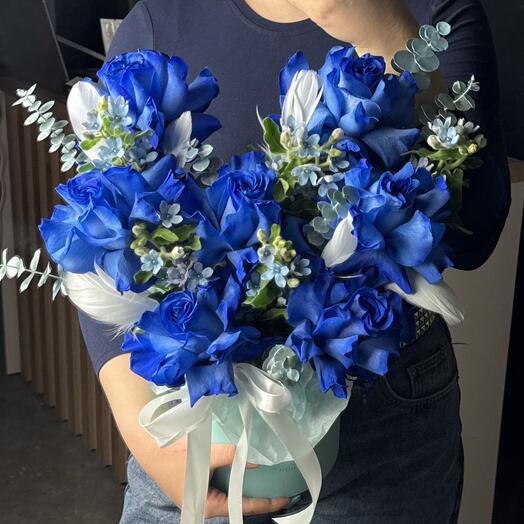 Коробка с синими розами
