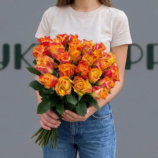 25 роз оранжево-красных Африка
