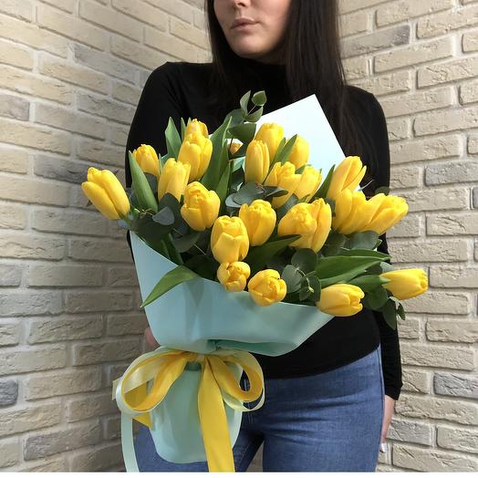 Желтые Тюльпаны с эвкалиптом