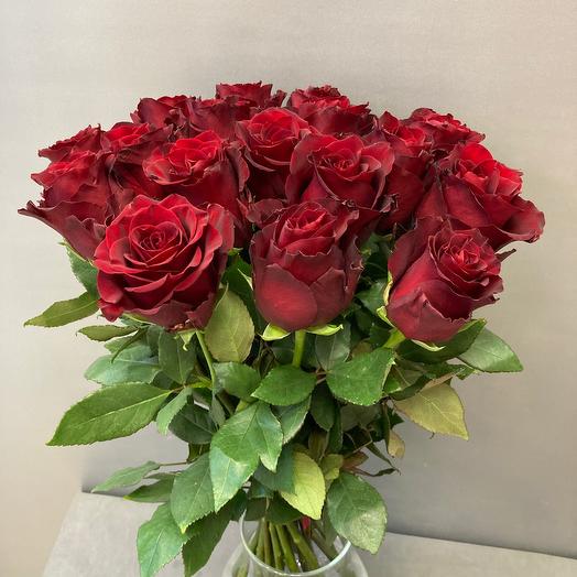 17 red roses