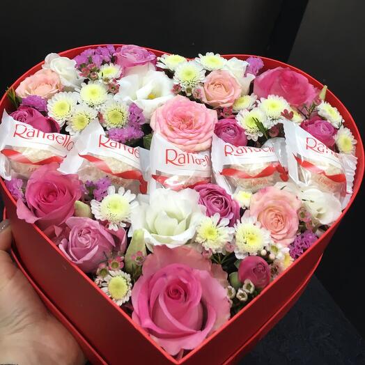 Цветы в коробке "Комплимент"