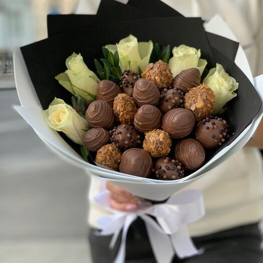 Chocolate-covered strawberries + Rosa 😍
