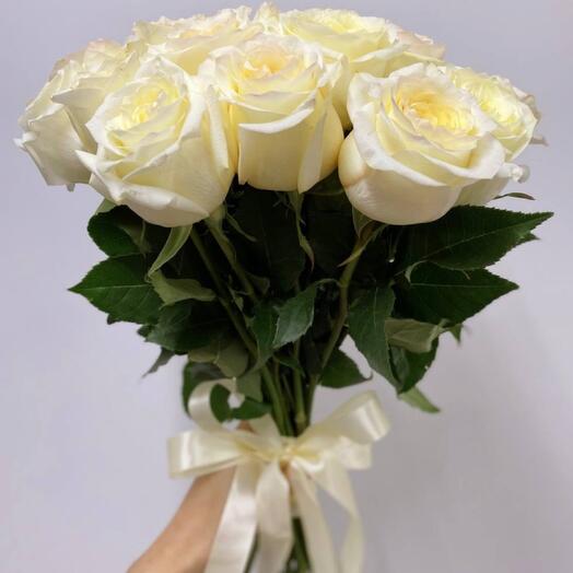 Bouquet of white roses