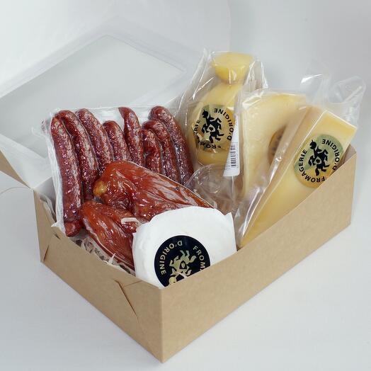 Paquete de regalo de delicatessen para el 23 de febrero (queso + salchichas)