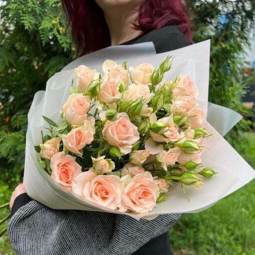 Роза кустовая персиковая